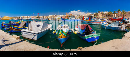 Traditionelle eyed Boote Luzzu in Marsaxlokk, Malta Stockfoto