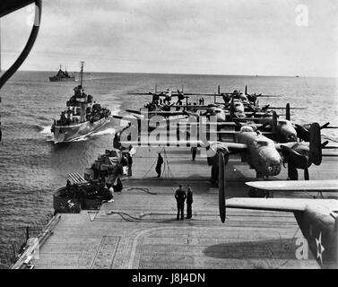 Blick auf den nach dem Teil des Flugdecks der US Navy Flugzeugträger USS Hornet (CV-8) während der "Doolittle Raid" auf 18. April 1942. Stockfoto