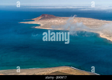 Insel La Graciosa Vom Mirador del Río aus gesehen...gabs, Lanzarote, Kanarische Inseln, Spanien |  Insel La Graciosa gesehen vom Mirador del Río, Lanzarote, Stockfoto