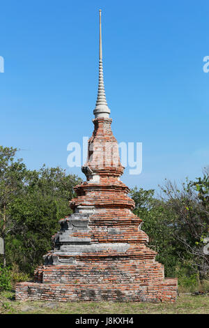 Alten Pagode des Buddhismus auf der Grossschanze in Ko Si Chang Insel Chonburi Provinz, beliebtes Reiseziel in Thailand. Stockfoto