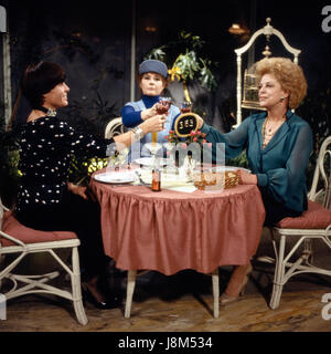 Oh, Diese Männer!, Fernsehspiel, Deutschland 1978, Monia: Barbara Rütting, Violetta Ferrari, Marlis Schönau Stockfoto