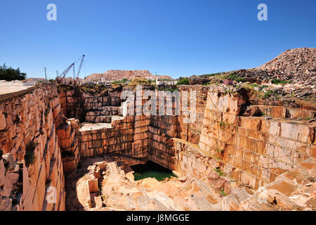 Die Steinbrüche des berühmten Marmors von Vila Viçosa. Alentejo, Portugal Stockfoto