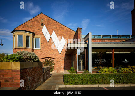 Herzöge 92 Wahrzeichen Pub in Castlefield benannt nach Sperre für Rochdale Kanal, Gtr Manchester, UK. Stockfoto