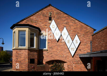 Herzöge 92 Wahrzeichen Pub in Castlefield benannt nach Sperre für Rochdale Kanal, Gtr Manchester, UK. Stockfoto