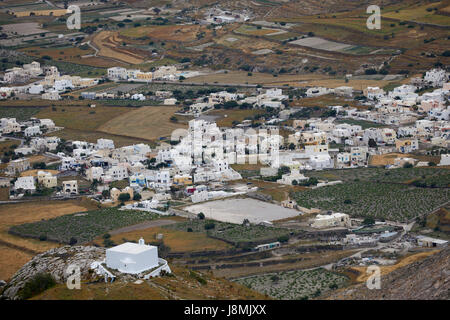 Vulkanische griechische Insel Santorin eine der Kykladen im Ägäischen Meer.   Kamari Bereich Wohnungsbestand in lokalen Dorf von Éxo Goniá Stockfoto