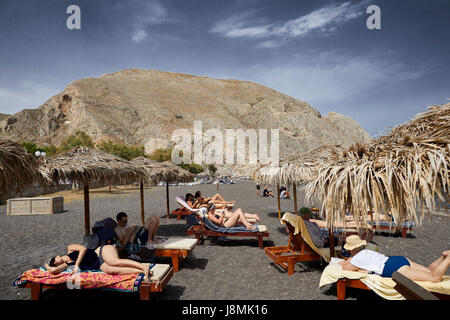 Vulkanische griechische Insel Santorin eine der Kykladen im Ägäischen Meer. Perissa beach Stockfoto