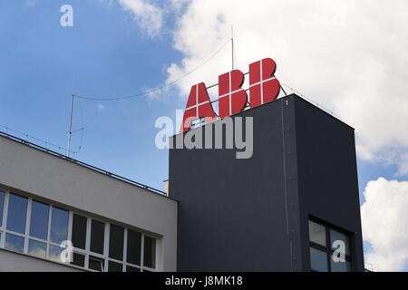 Prag, Tschechische Republik - 26.Mai: ABB Firmenlogo auf Hochhaus am 26. Mai 2017 in Prag, Tschechien. Stockfoto