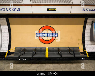 Elefant & Burg Station auf London, England unterirdische u-Bahn Zug Versandverfahren oder -The Tube. Stockfoto