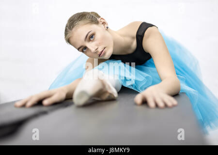 Ballerina posiert im studio Stockfoto