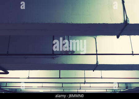 Rohrsysteme, pipeline auf den Aufbau der Decke. filmische Ton Stockfoto