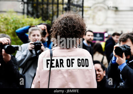 Alanna Arrington außerhalb Vanessa Seward, Paris Fashionweek 2017, Frankreich Stockfoto