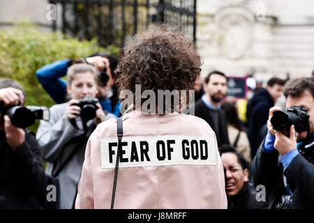 Alanna Arrington außerhalb Vanessa Seward, Paris Fashionweek 2017, Frankreich Stockfoto