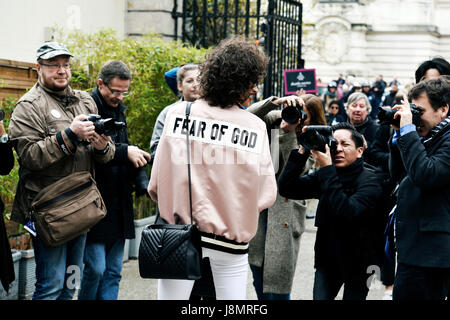 Streetstyle außerhalb Vanessa Seward, Paris Fashionweek 2017, Frankreich Stockfoto