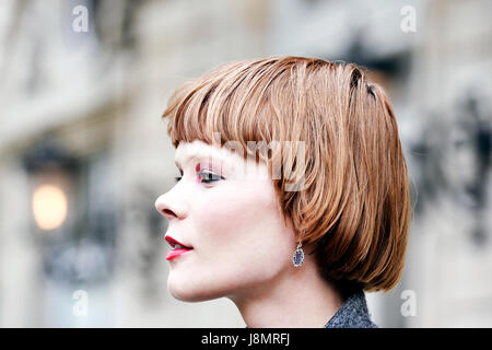 Irina Kravchenko außerhalb Vanessa Seward, Paris Fashionweek 2017, Frankreich Stockfoto