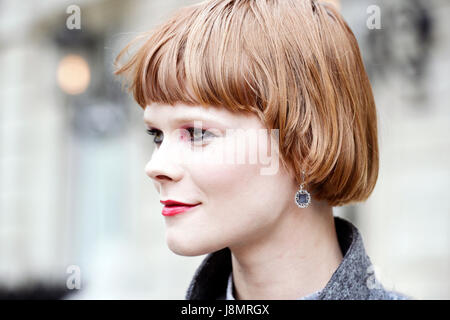 Irina Kravchenko außerhalb Vanessa Seward, Paris Fashionweek 2017, Frankreich Stockfoto