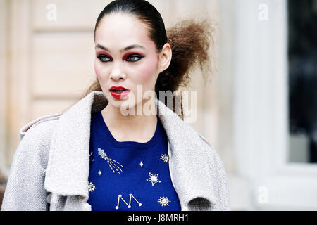 Amanda Harvey außerhalb Vanessa Seward, Paris Fashionweek 2017, Frankreich Stockfoto