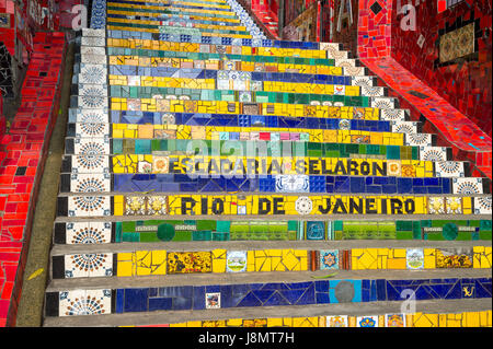 Hellen Blick auf die Selaron Schritte Attraktion in der Innenstadt von Rio De Janeiro, Brasilien Stockfoto