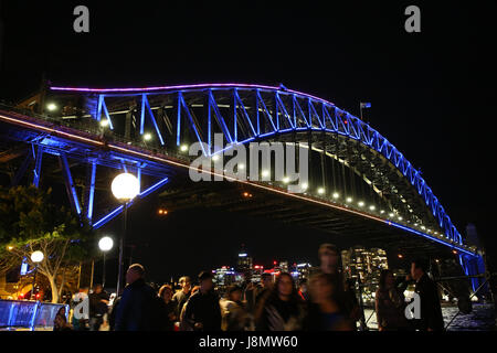 Sydney, Australien. 27. Mai 2017. Vivid Sydney läuft vom 26. Mai bis 17. Juni. Im Bild: Sydney Harbour Bridge. Bildnachweis: Richard Milnes/Alamy Live-Nachrichten Stockfoto