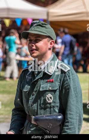 Warschau, Polen. 28 Mai, 2017. Militärische re-Enactor in einer deutschen Uniform beteiligt sich an einem jährlichen Historische Re-enactment zeigen die Warschauer strategisches Spiel Übereinkommen - grenadier 2017 im alten Warschauer Zitadelle genannt. Credit: dario Fotografie/alamy leben Nachrichten Stockfoto