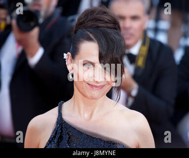 Juliette Binoche Ankunft auf der Closing Ceremony und Auszeichnungen auf dem 70. Cannes Film Festival Sonntag, 28. Mai 2017, Cannes, Frankreich. Bildnachweis: Doreen Kennedy Stockfoto