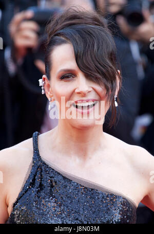 Juliette Binoche Ankunft auf der Closing Ceremony und Auszeichnungen auf dem 70. Cannes Film Festival Sonntag, 28. Mai 2017, Cannes, Frankreich. Bildnachweis: Doreen Kennedy Stockfoto