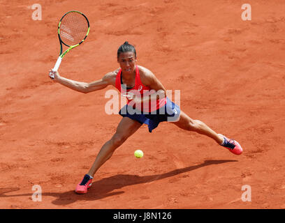 Paris, Frankreich. 29. Mai 2017. Francesca Schiavone Italien konkurriert in der Frauen Singles ersten Vorrundenspiel mit Garbine Muguruza Spaniens am Französisch Open Tennis Turnier 2017 in Roland Garros, Paris, Frankreich am 29. Mai 2017. Bildnachweis: Han Yan/Xinhua/Alamy Live-Nachrichten Stockfoto