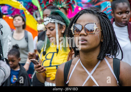 Reading, UK. 29. Mai 2017. UK-Wetter: Lesen Karneval geht weiter trotz leichten Nieselregen und graue Wolken. Matthew Ashmore/Alamy Live-Nachrichten Stockfoto