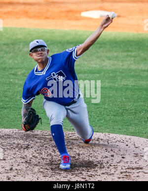 New Orleans, LA, USA. 27. Mai 2017. Oklahoma City Krug Julio Urias (19) liefert einen Platz während der zweiten Inning des Spiels zwischen New Orleans und Oklahoma City in The Shrine auf Airline in New Orleans, Louisiana Stephen Lew/CSM/Alamy Live-Nachrichten Stockfoto