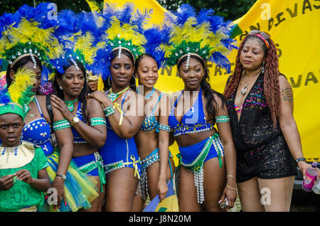 Reading, UK. 29. Mai 2017. UK-Wetter: Lesen Karneval geht weiter trotz leichten Nieselregen und graue Wolken. Matthew Ashmore/Alamy Live-Nachrichten Stockfoto