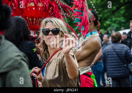 Reading, UK. 29. Mai 2017. UK-Wetter: Lesen Karneval geht weiter trotz leichten Nieselregen und graue Wolken. Matthew Ashmore/Alamy Live-Nachrichten Stockfoto