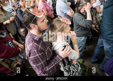 Fox-Hunting März, 29. Mai 2017, London - hört ein paar die Rede. Bildnachweis: Anja Riedmann/Alamy Live-Nachrichten Stockfoto