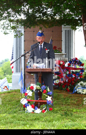 Westminster, Maryland, USA. 29. Mai 2017. Haven N Schuhmacher (Delegierter für den Bundesstaat Maryland) hält eine Rede bei offiziellen Veranstaltungen für Memorial Day, ein Feiertag in den Vereinigten Staaten für das Gedenken an die verstorbenen während des Dienstes in den Streitkräften des Landes. Bildnachweis: James Brunker/Alamy Live-Nachrichten Stockfoto