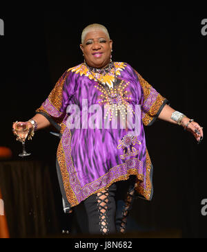 Miami, FL, USA. 28. Mai 2017. Schauspieler und Komiker Luenell führt auf der Bühne während des 10. jährlichen Memorial Wochenende Comedy Festivals bei James L. Knight Center am 28. Mai 2017 in Miami, Florida. Bildnachweis: Mpi10/Medien Punch/Alamy Live-Nachrichten Stockfoto