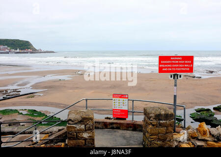 Scarborough, Yorkshire, Großbritannien. 8. Mai 2017.  Die seltenen Gusseisen Multi span Brücke Steg St. Nicholas Klippe im Spar und Süden führenden entnommen. Stockfoto