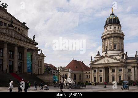 BERLIN, 24. APRIL: das Franzosische Dom (Deutsch für französische Kuppel) und das Konzerthaus Berlin am Gendarmenmarkt in Berlin am 24. April 2017. Stockfoto