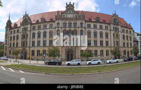 MAGDEBURG, Deutschland - 21. Mai 2017: Fassade der ehemaligen Hauptpost Gebäude in Magdeburg. Stockfoto