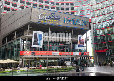 BERLIN, 24. APRIL: die Kinos CineStar Imax im Sony Center am Potsdamer Platz in Berlin-Mitte am 24. April 2017. Stockfoto