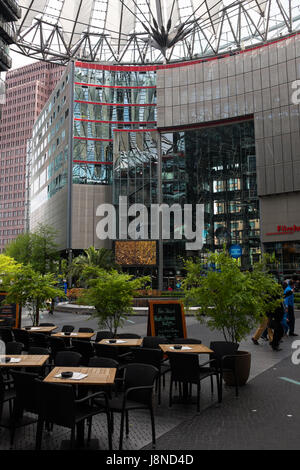 BERLIN, 24. APRIL: das Sony Center am Potsdamer Platz in Berlin-Mitte am 24. April 2017. Stockfoto