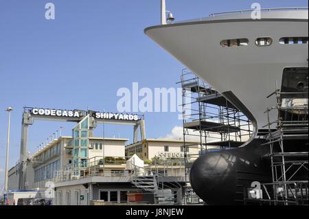 Viareggio (Toskana, Italien), Werften, Bau von großen Luxus-Yachten Stockfoto