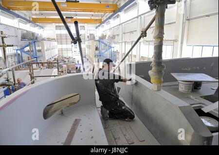 Viareggio (Toskana, Italien), Overmarine Werften, Bau von großen Luxus-Yachten Stockfoto