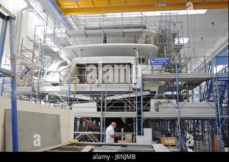 Viareggio (Toskana, Italien), Overmarine Werften, Bau von großen Luxus-Yachten Stockfoto