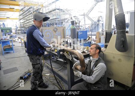 Viareggio (Toskana, Italien), Overmarine Werften, Bau von großen Luxus-Yachten Stockfoto