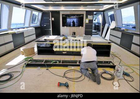 Viareggio (Toskana, Italien), Overmarine Werften, Bau von großen Luxus-Yachten Stockfoto