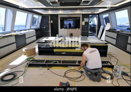 Viareggio (Toskana, Italien), Overmarine Werften, Bau von großen Luxus-Yachten Stockfoto