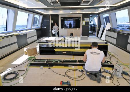 Viareggio (Toskana, Italien), Overmarine Werften, Bau von großen Luxus-Yachten Stockfoto