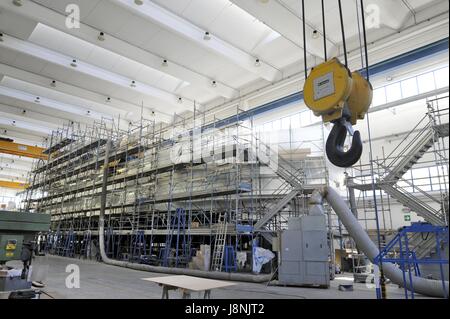 Viareggio (Toskana, Italien), Overmarine Werften, Bau von großen Luxus-Yachten Stockfoto