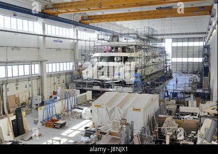 Viareggio (Toskana, Italien), Overmarine Werften, Bau von großen Luxus-Yachten Stockfoto