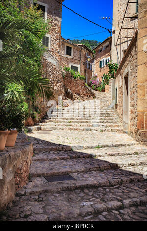 Das Dorf Fornalutx auf der Insel Mallorca, die Balearen im Mittelmeer, Spanien Stockfoto