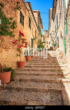 Das Dorf Fornalutx auf der Insel Mallorca, die Balearen im Mittelmeer, Spanien Stockfoto