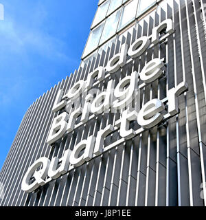 London Bridge Quartal Schild am Gebäude als Teil der London Bridge Quartal Entwicklung beinhaltet auch Nebengebäude Shard Wolkenkratzer Stockfoto